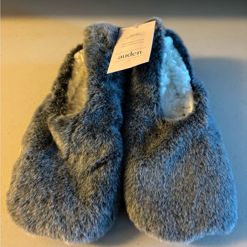 Auden Gray faux-fur slipper socks m-lg. 8-10